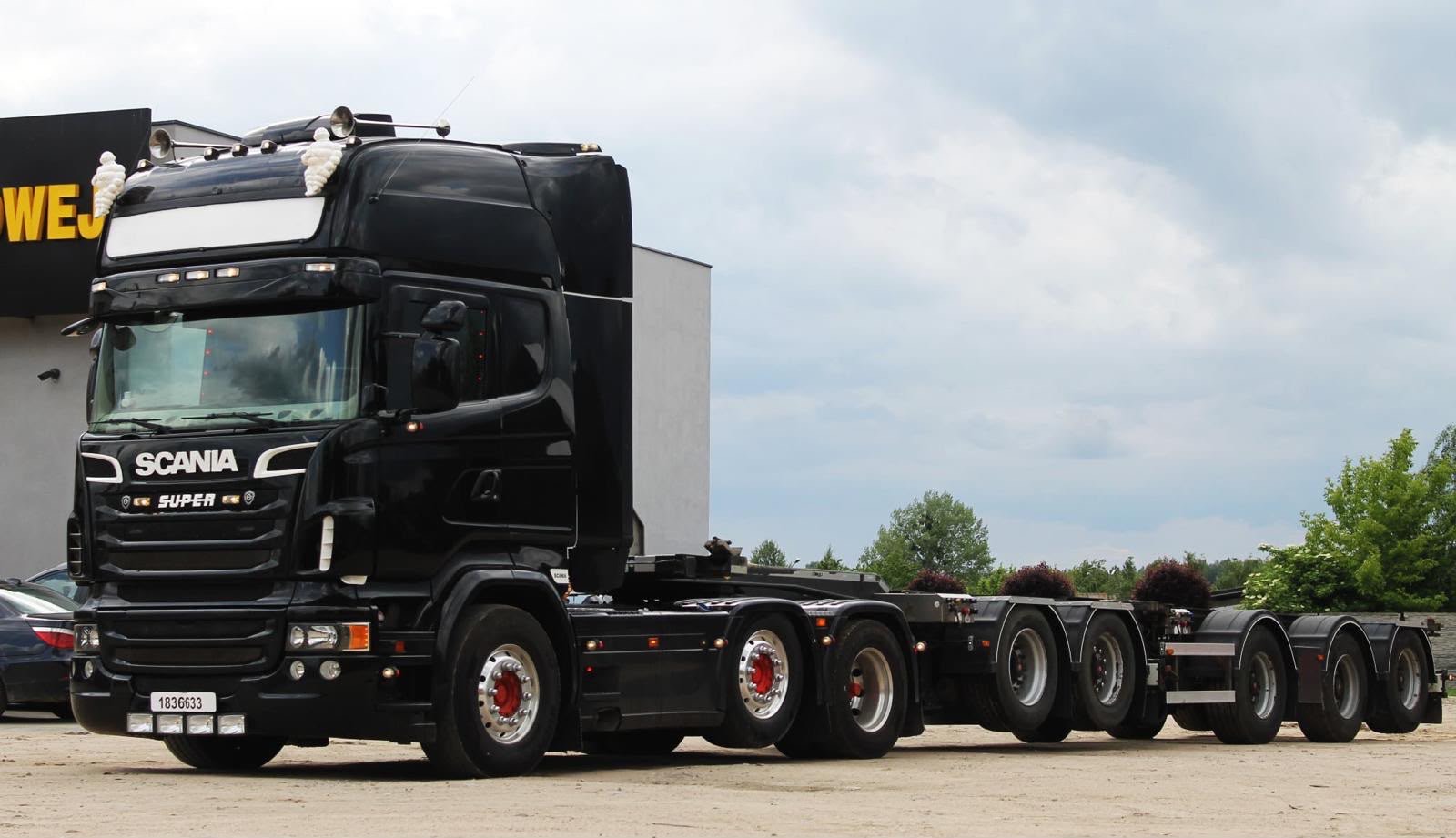 Zestaw Scania z wieloosiową naczepą podkontenerową